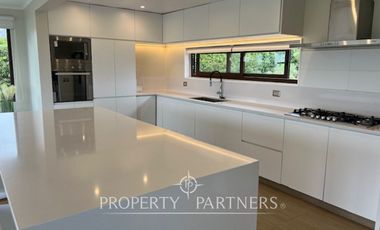 Casa en sector tradicional con vista al mar