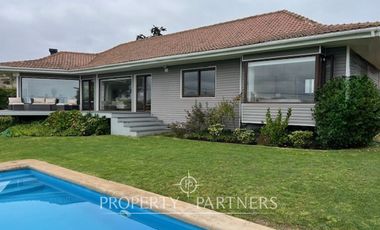 Casa en sector tradicional con vista al mar