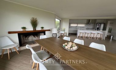 Casa en sector tradicional con vista al mar