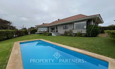 Casa en sector tradicional con vista al mar