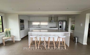 Casa en sector tradicional con vista al mar