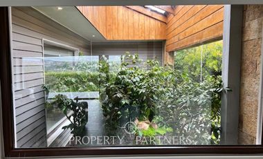 Casa en sector tradicional con vista al mar