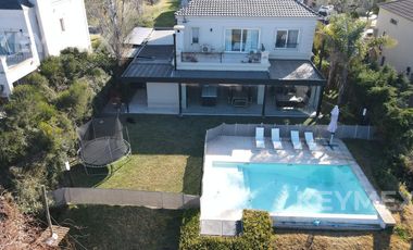 Alquiler de casa con salida al Río y amarra propia