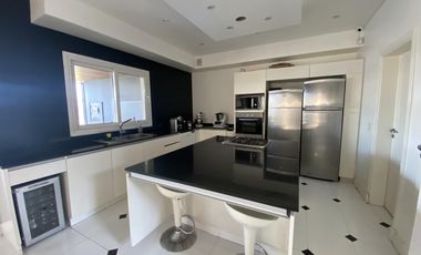 Alquiler de casa con salida al Río y amarra propia
