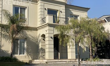 Alquiler de casa con salida al Río y amarra propia