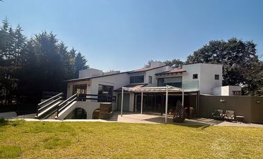 Renta de casa con hermosa vista en Hacienda de Valle Escondido