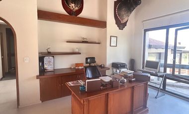 Renta de casa con hermosa vista en Hacienda de Valle Escondido