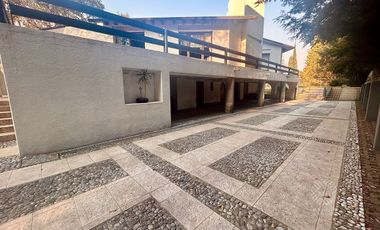 Renta de casa con hermosa vista en Hacienda de Valle Escondido
