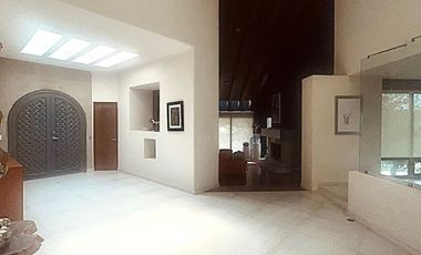 Renta de casa con hermosa vista en Hacienda de Valle Escondido