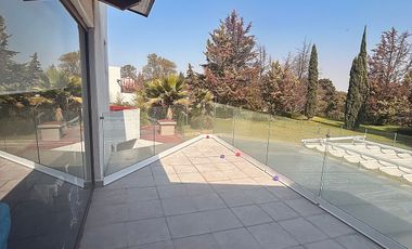 Renta de casa con hermosa vista en Hacienda de Valle Escondido