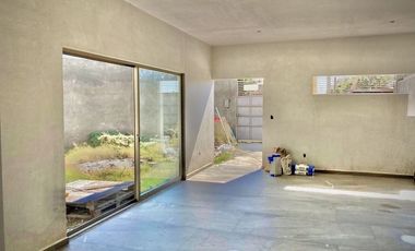 CASA SOLA EN VENTA AHUATEPEC