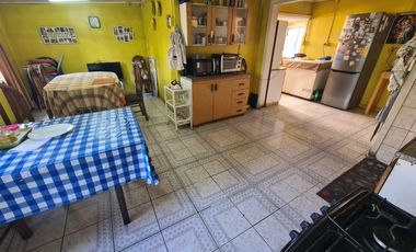 SE VENDE AMPLIA CASA SECTOR ALEMPARTE, TALCAHUANO