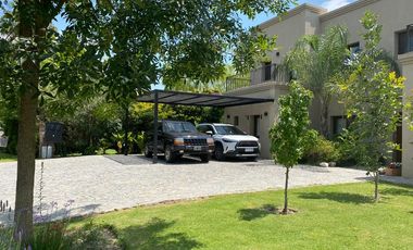 Casa en venta en Barrio  Santa Ana Moreno