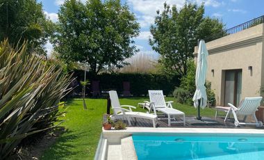 Casa en venta en Barrio  Santa Ana Moreno