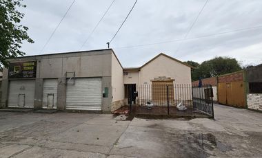 Casa y galpón en Av. Mitre sobre el boulevard