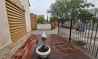 Casa y galpón en Av. Mitre sobre el boulevard