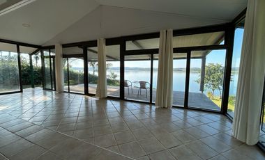 Casa frente al río en La Cueva del Teyu, San Ignacio