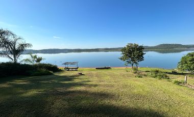 Casa frente al río en La Cueva del Teyu, San Ignacio