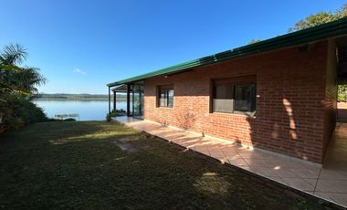 Casa frente al río en La Cueva del Teyu, San Ignacio