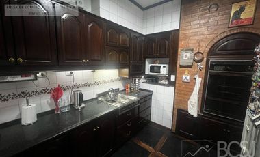 Casa en  Av. Libertador entre Salta y Av. España