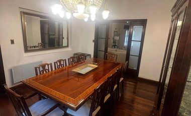 Casa en  Av. Libertador entre Salta y Av. España