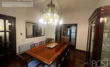 Casa en  Av. Libertador entre Salta y Av. España