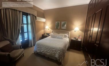 Casa en  Av. Libertador entre Salta y Av. España
