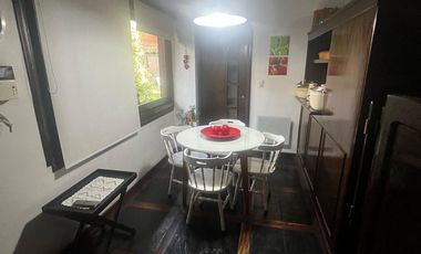 Casa en  Av. Libertador entre Salta y Av. España