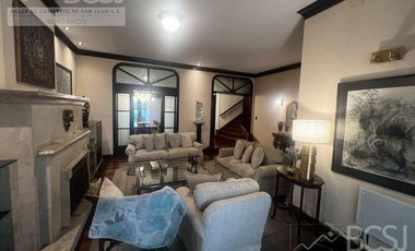 Casa en  Av. Libertador entre Salta y Av. España