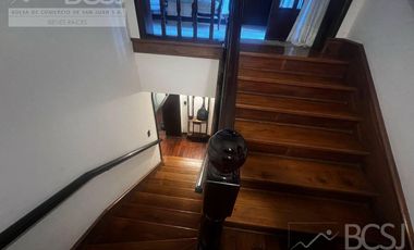 Casa en  Av. Libertador entre Salta y Av. España