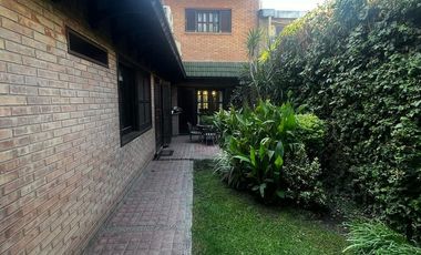 Casa en  Av. Libertador entre Salta y Av. España