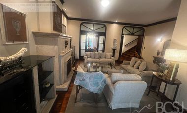 Casa en  Av. Libertador entre Salta y Av. España