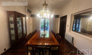 Casa en  Av. Libertador entre Salta y Av. España