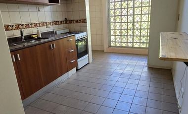 DEPARTAMENTO DE 3 AMBIENTES CON COCHERA, ALQUILER. VTE LOPEZ