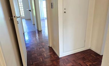 DEPARTAMENTO DE 3 AMBIENTES CON COCHERA, ALQUILER. VTE LOPEZ