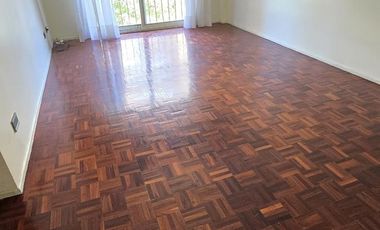 DEPARTAMENTO DE 3 AMBIENTES CON COCHERA, ALQUILER. VTE LOPEZ