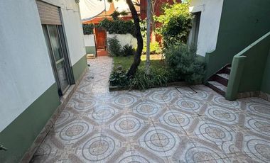 Ph 3 Ambientes al frente  con patio  Lanus Oeste