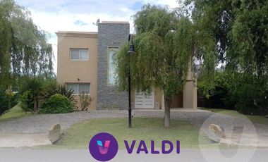 Casa en alquiler amoblada - Barrio Haras del Sur II