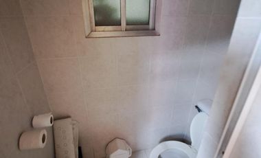 Casa con 3 dormitorios, cochera pasante y quincho unico