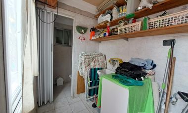 Casa con 3 dormitorios, cochera pasante y quincho unico