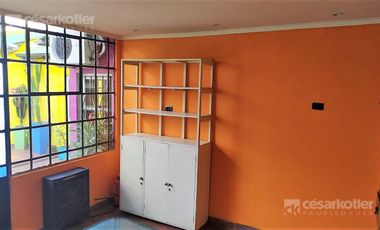Casa con 3 dormitorios, cochera pasante y quincho unico
