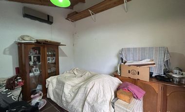 Casa con 3 dormitorios, cochera pasante y quincho unico