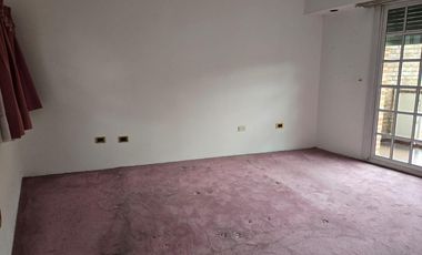 CASA 4 AMBIENTES EN ALQUILER BARRIO LOS ROSALES