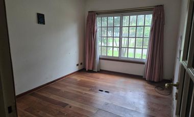 CASA 4 AMBIENTES EN ALQUILER BARRIO LOS ROSALES