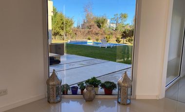 Casa en venta en Barrio Cerrado Santa Ana Moreno