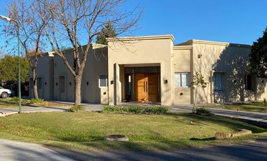 Casa en venta en Barrio Cerrado Santa Ana Moreno