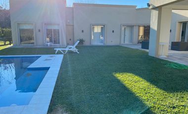 Casa en venta en Barrio Cerrado Santa Ana Moreno