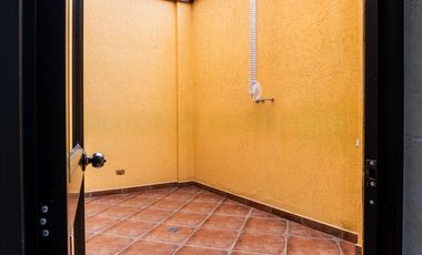 Mitad del Mundo, Casa en Venta, 99,79m2, 2 Habitaciones