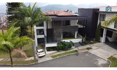 Casa Moderna Hermosa en Poblado