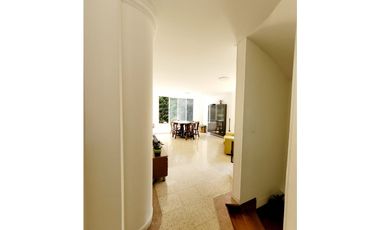 Gran Casa para Venta en Poblado Campestre